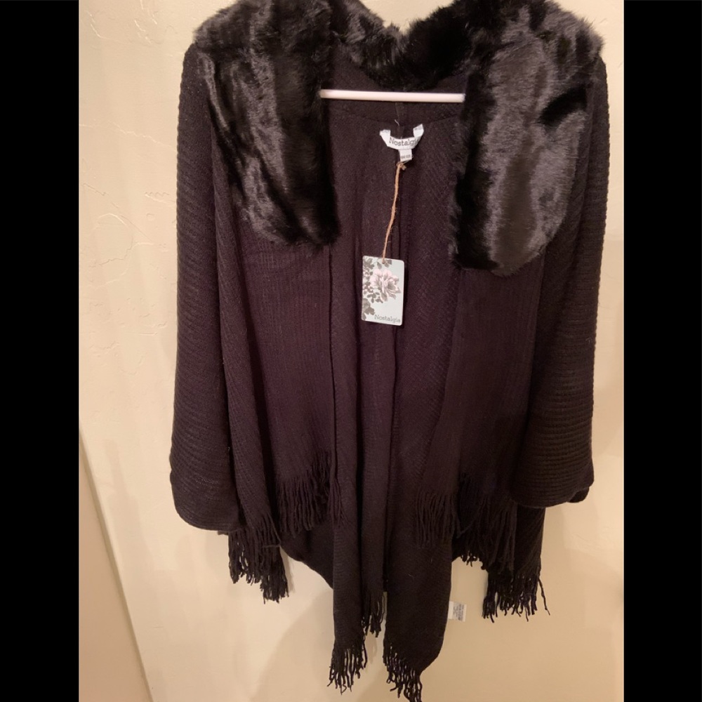 Black shawl with fake fur collar